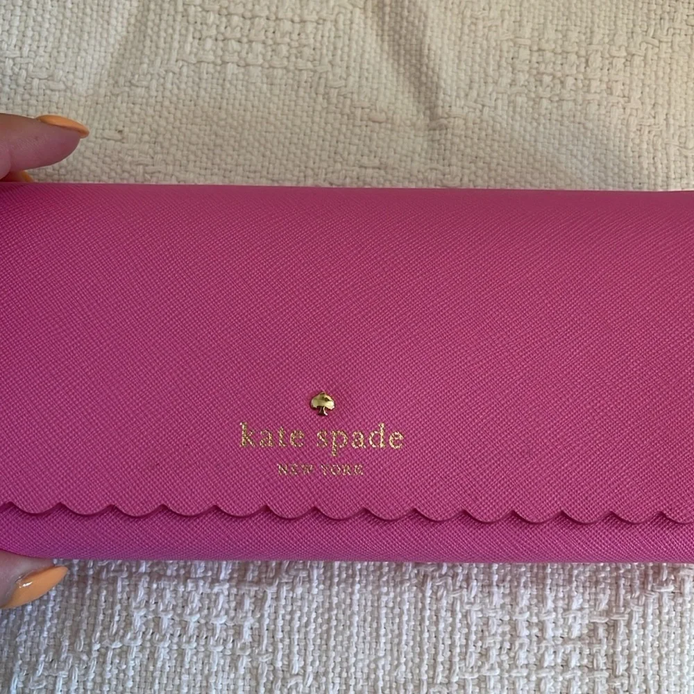 KATE SPADE - scalloped wallet - NWOT